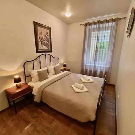 Courtyard Gallery Apartment With Free Parking Kaunas Exterior photo