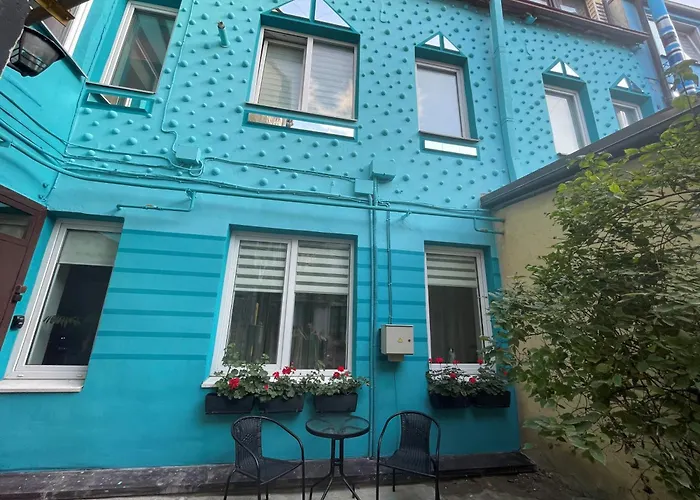 Courtyard Gallery Apartment With Free Parking